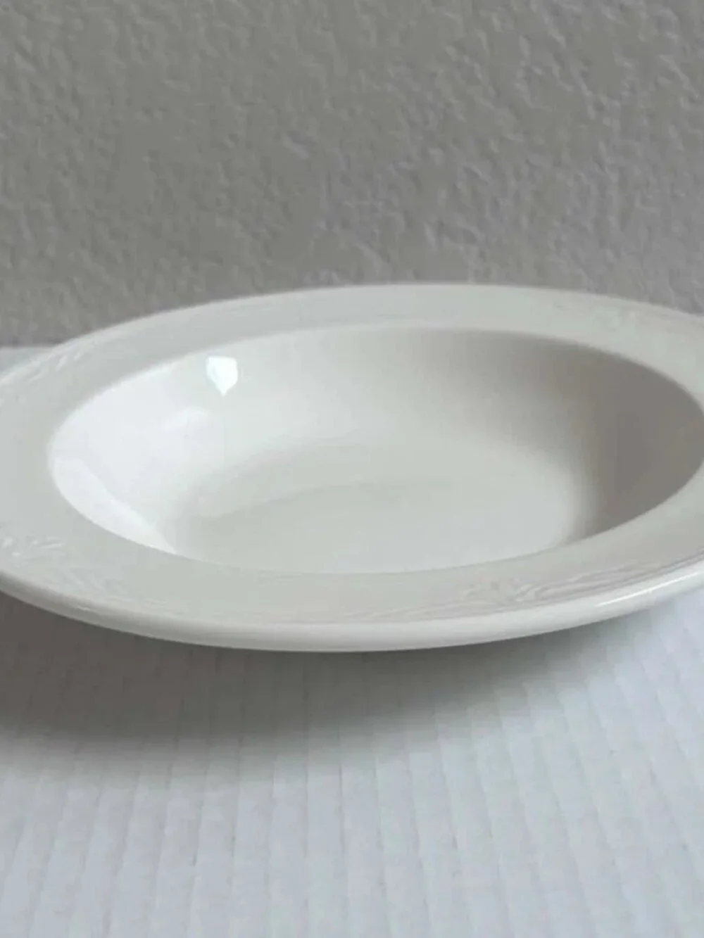 Royal Doulton ALLEGRO White Porcelain Embossed Scrolls Hotel Ware * Set of 4